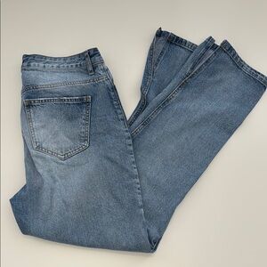 Women’s High Rise Light Wash Straight Leg Jeans – Size 8